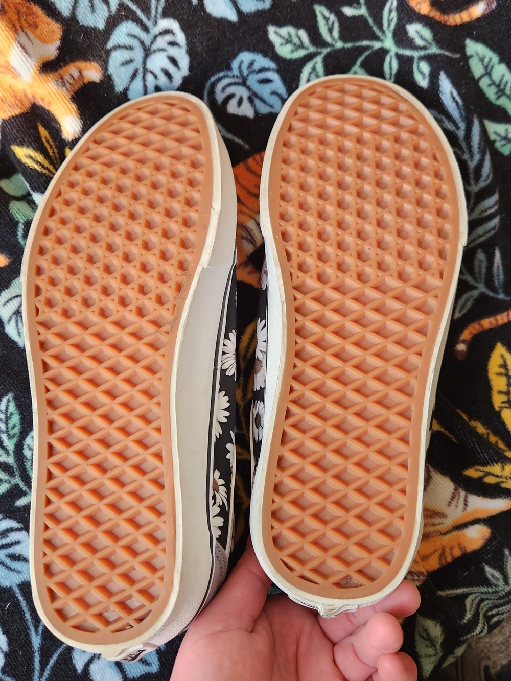 Vans Grey With Black White Gold Daisy Graphic Womens Size 9, Mens 7.5 - Picture 6 of 6